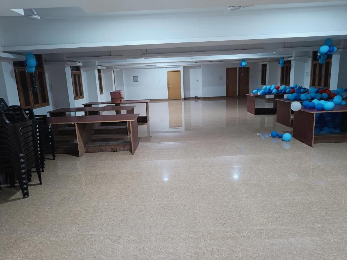 Hotel The Avps Grand 3*