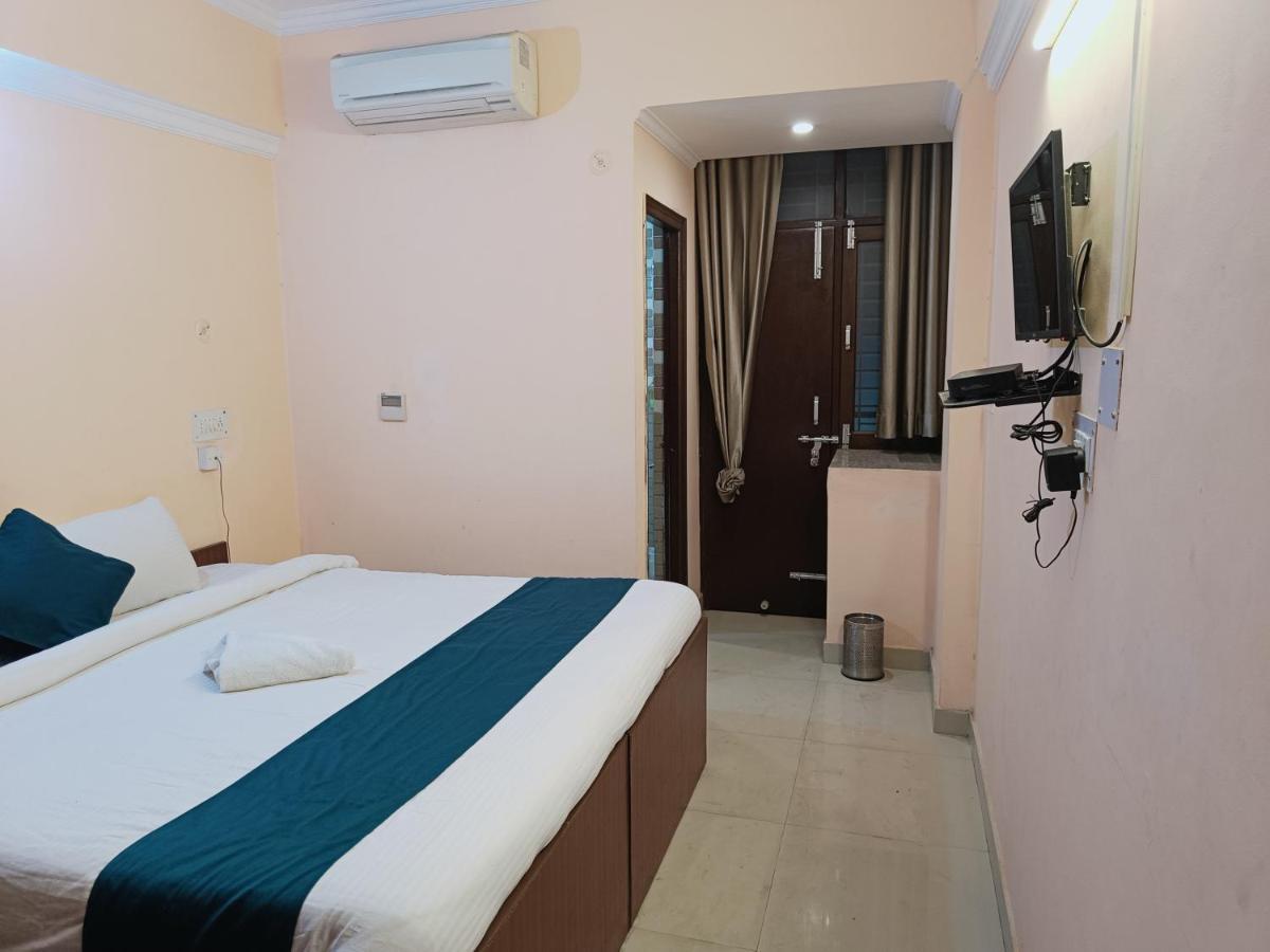 Hotel The Avps Grand Lucknow