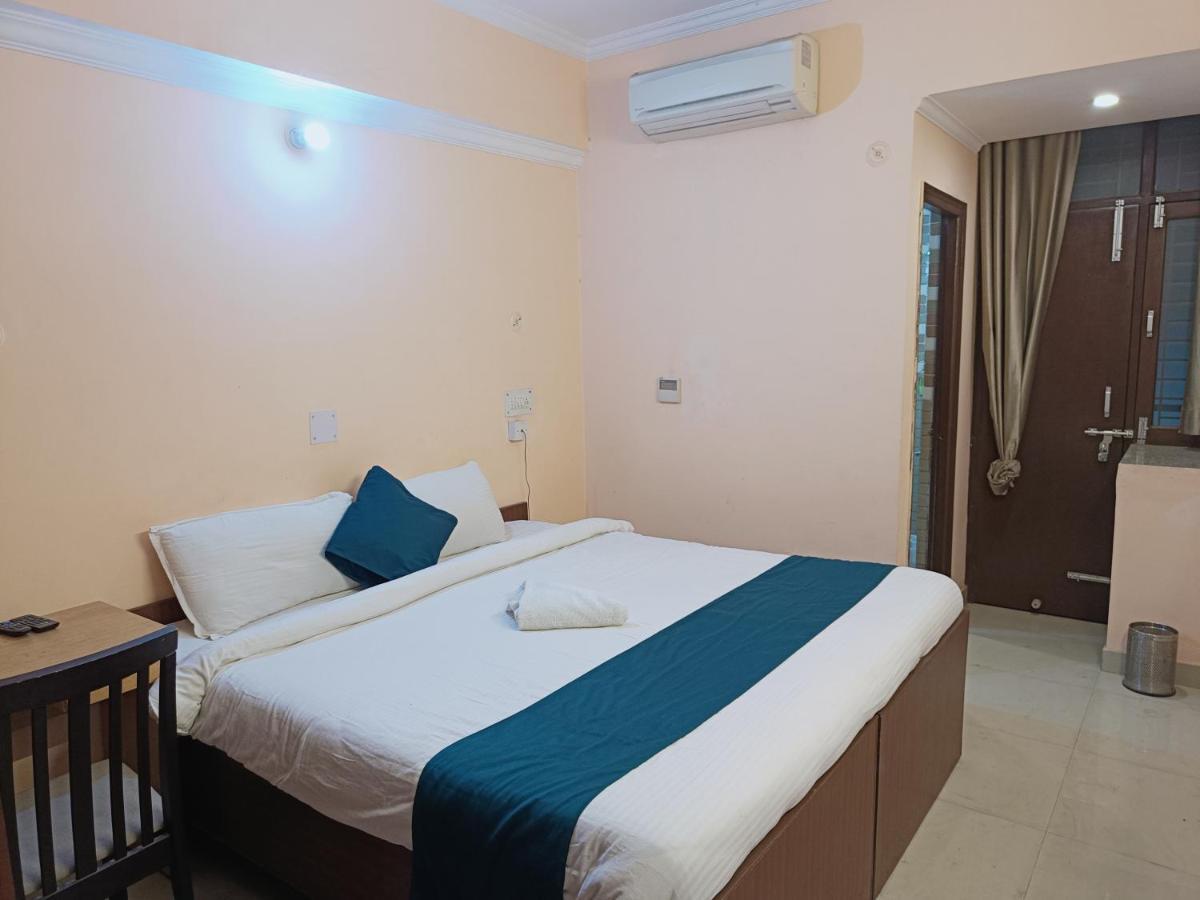 Hotel The Avps Grand