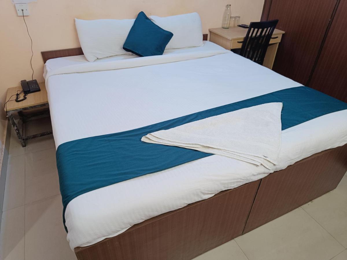 Hotel The Avps Grand Lucknow